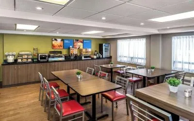 Dining area with comfortable sitting perfect for co-working at Comfort Inn New Glasgow.