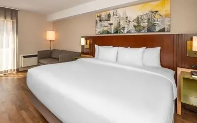 Spacious day use room at Comfort Inn Ottawa West.