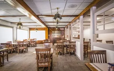 Restaurant area with comfortable seating, perfect for co-working at Mount Peyton Resort & Conference Center.