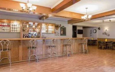 Hotel bar at Mount Peyton Resort & Conference Center.