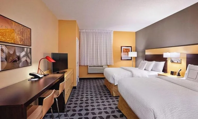Day use twin room with work desk at TownePlace Suites By Marriott London.