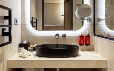 Guest bathroom at Pullman Lyon.