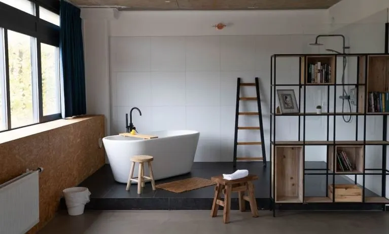 Guest bathroom at Urban Hotel The Golden Stork.