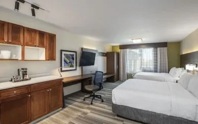Day use twin room with work desk at Holiday Inn Express & Suites Medicine Hat.