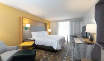 Day use room with natural light at Holiday Inn Orlando SW - Celebration Area.
