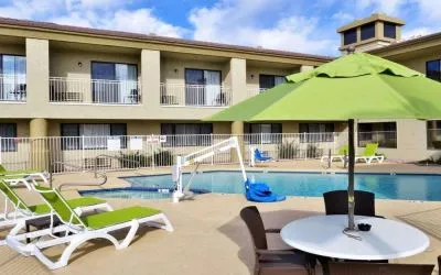 Sun loungers beside the pool at Spark By Hilton Fountain Hills Scottsdale.