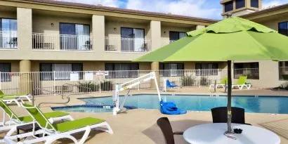 Sun loungers beside the pool at Spark By Hilton Fountain Hills Scottsdale.