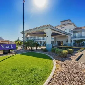 Hotel exterior at Spark By Hilton Fountain Hills Scottsdale.