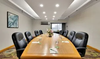 Professional meeting room with ergonomic chairs at Holiday Inn Peterborough-Waterfront.