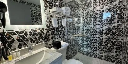 Guest bathroom at Days Inn Chinatown NYC.