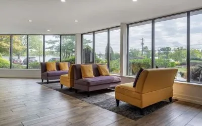 Lobby seating at Amwell Suites Somerset Bridgewater.