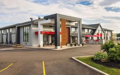 Hotel exterior and parking area at Comfort Inn Charlottetown.