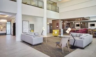 Lobby lounge at Holiday Inn & Suites Oakville At Bronte.