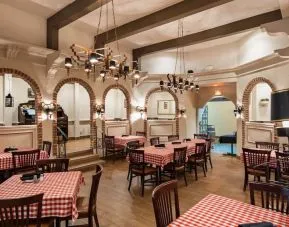 Hotel restaurant with italian cuisine at Best Western North Bay.