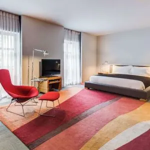 Bright and spacious day use room at Hotel Gault.