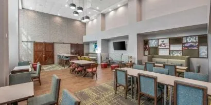 Dining area perfect for coworking at Hampton Inn & Suites Dallas/Allen.