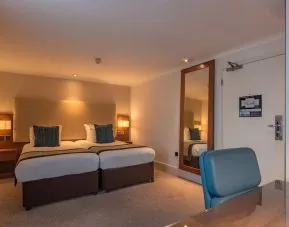 Day use twin room with work desk at Thistle Royal Trafalgar Square.