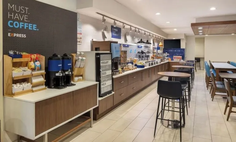 Dining area at Holiday Inn Express New York City - Chelsea.