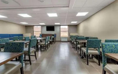 Dining area at Comfort Inn & Suites Glen Mills – Concordville.