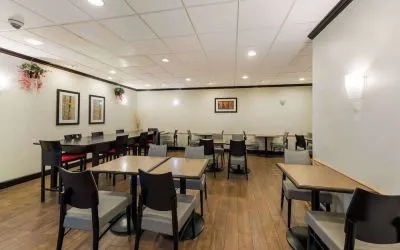 Dining area perfect for coworking at Best Western Executive Hotel Of New Haven-West Haven.