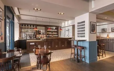 Dining area at Mercure Hotel London Hyde Park.