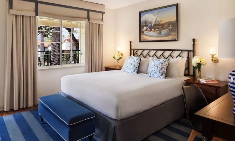 Day use room with natural light at Hotel Milo.