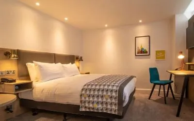 Standard day use room with TV screen and work desk at Holiday Inn Leicester-Wigston.