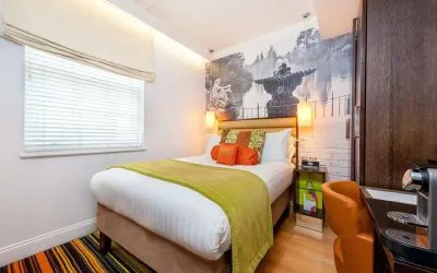 Standard day use room with work desk and coffee maker at Indigo London-Paddington Hotel.