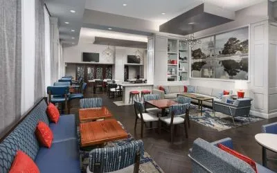 Lobby and coworking lounge at Hampton Inn Washington DC / White House.