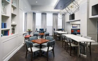 Dining area perfect for coworking at Hampton Inn Washington DC / White House.