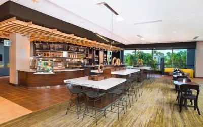 Dining area perfect for coworking at Courtyard By Marriott Redwood City.