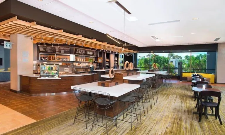 Dining area perfect for coworking at Courtyard By Marriott Redwood City.