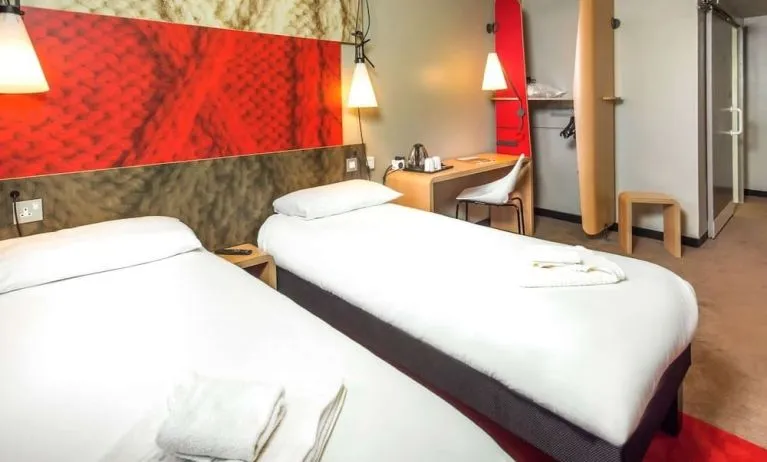 Day use twin room with work desk and private bathroom at ibis Sheffield City.