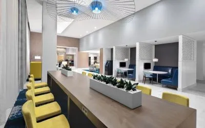 Media pods and lounge area at Courtyard Delray Beach.
