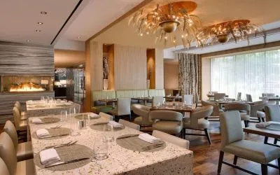 Dining area perfect for coworking at Hilton McLean Tysons Corner.