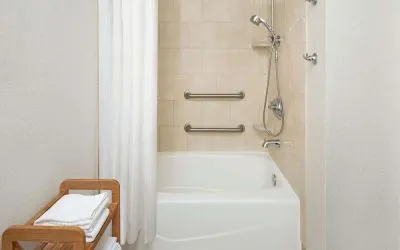 Guest bathroom with shower and tub at DoubleTree Raleigh Durham Airport At Research Triangle Park.
