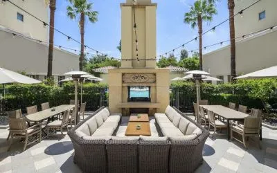 Courtyard perfect for coworking at Hyatt Regency Valencia.