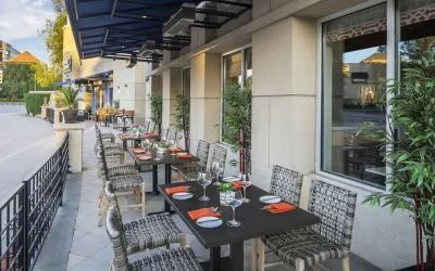 Alfresco dining area perfect for coworking at Hyatt Regency Valencia.