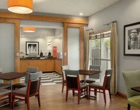 Dining area perfect for coworking at Hampton Inn Phoenix-Midtown-Downtown Area.