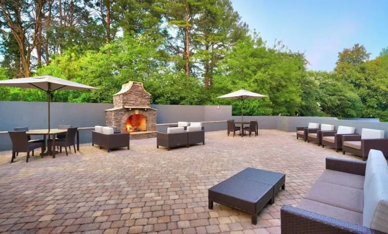 Picnic area perfect for coworking at Courtyard By Marriott Charlotte Airport/Billy Graham Parkway.