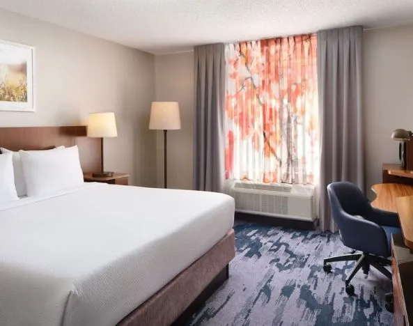 Day use room with work desk at Fairfield Inn & Suites By Marriott Jacksonville.