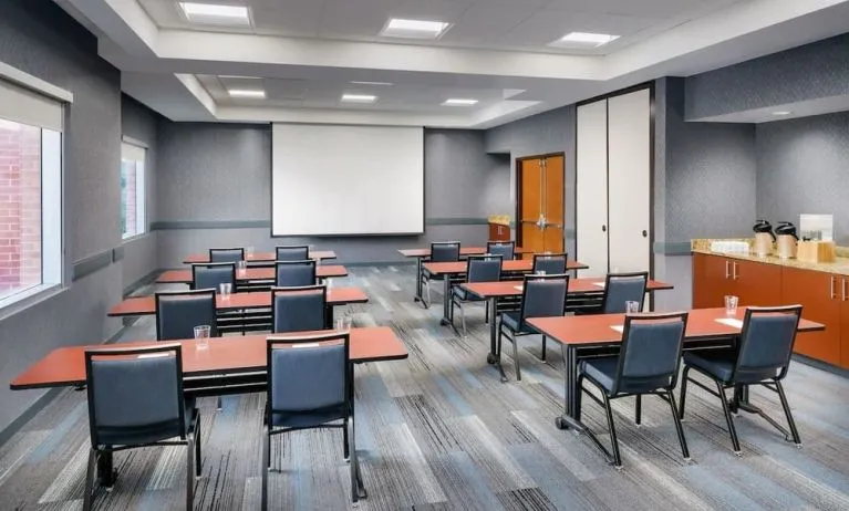 Spacious meeting room at Hyatt HOUSE Fort Lauderdale Airport-South & Cruise Port.