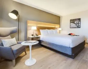 Day use room with natural light at Radisson Hotel Sunnyvale Silicon Valley.