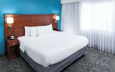 Day use room with natural light at Courtyard By Marriott Hattiesburg.