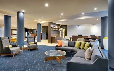Lobby and coworking lounge at Courtyard By Marriott Houston NASA/Clear Lake.