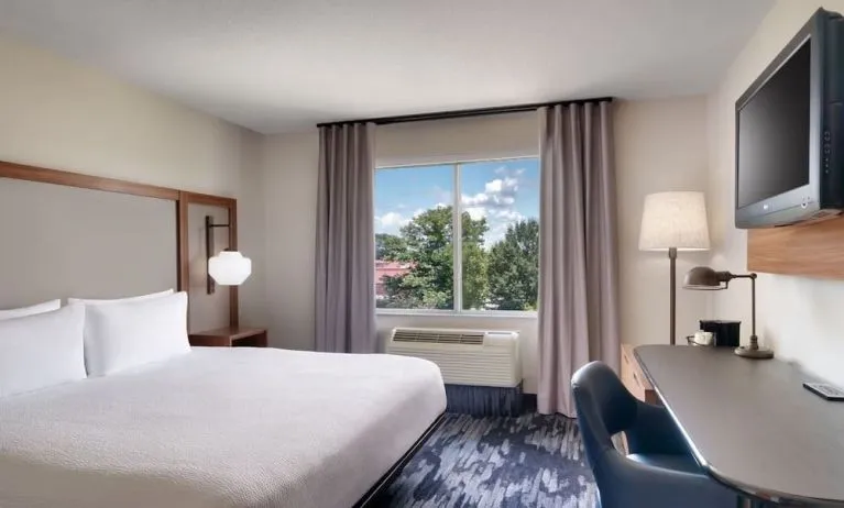 Day use room with work desk at Fairfield Inn & Suites By Marriott Albany.