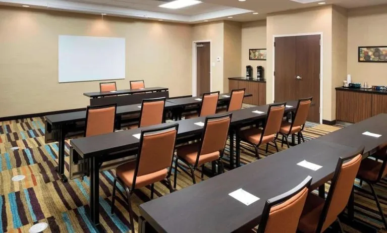 Meeting room at Fairfield Inn & Suites By Marriott Houston Pasadena.
