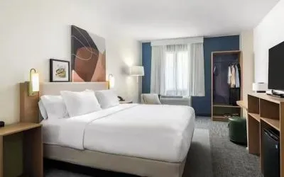 King room with TV at Spark By Hilton Oxford.