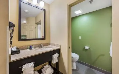 Day room with guest bathroom at Spark By Hilton Oxford.