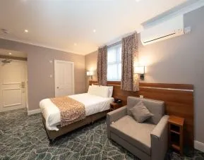 Day use room with sofa at The Bayswater Inn Hotel.